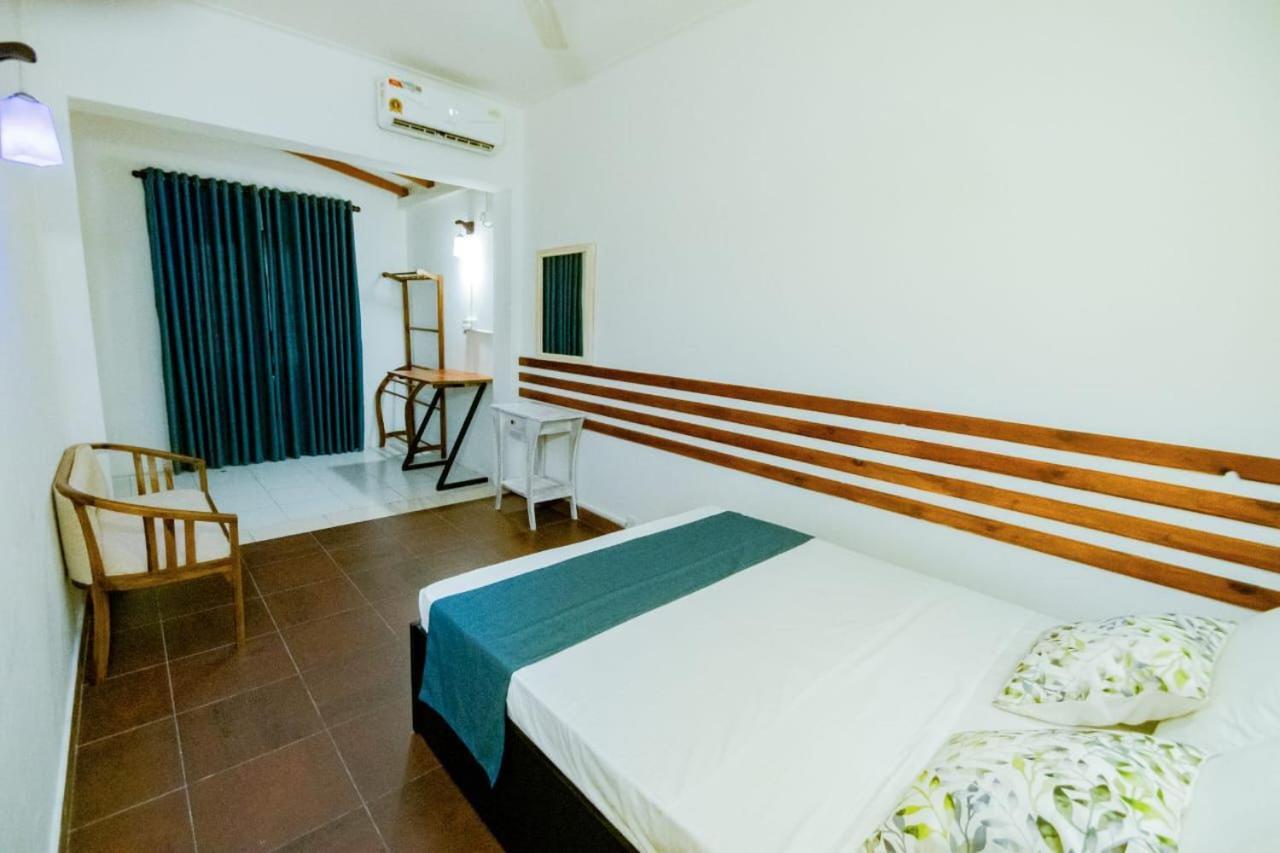 Hotel One Sixty Дехивала-Маунт-Лавиния Экстерьер фото